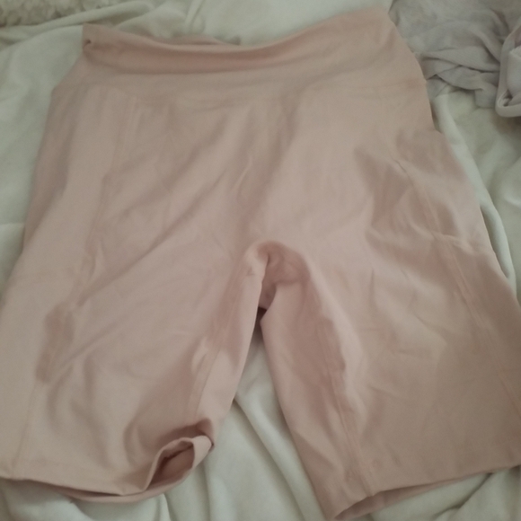 Pink High-Waisted Bike Shorts with Seamless Design - Picture 1 of 1